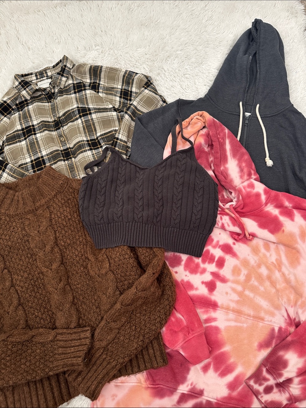 🍏 Bundle of 5 American Eagle Shirts/Hoodies/Sweater Size L/XL